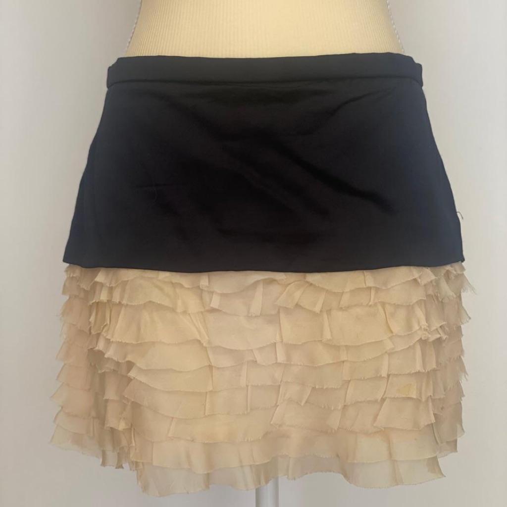 Vintage classic dolce Gabbana skirt has a top that can also be matched