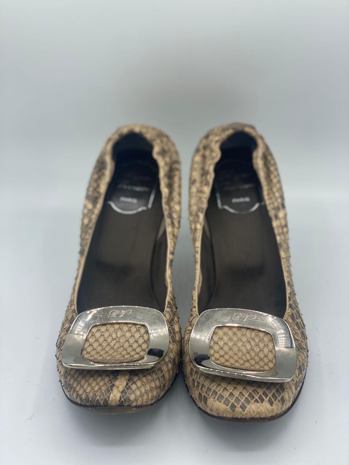 Roger Vivier Beige/Brown Snakeskin Leather Embossed Gommette Buckle Detail Pumps thumbnail 2