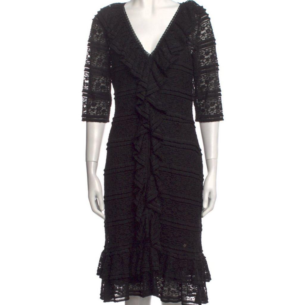 Carolina Herrera
V-Neck Knee-Length Dress
