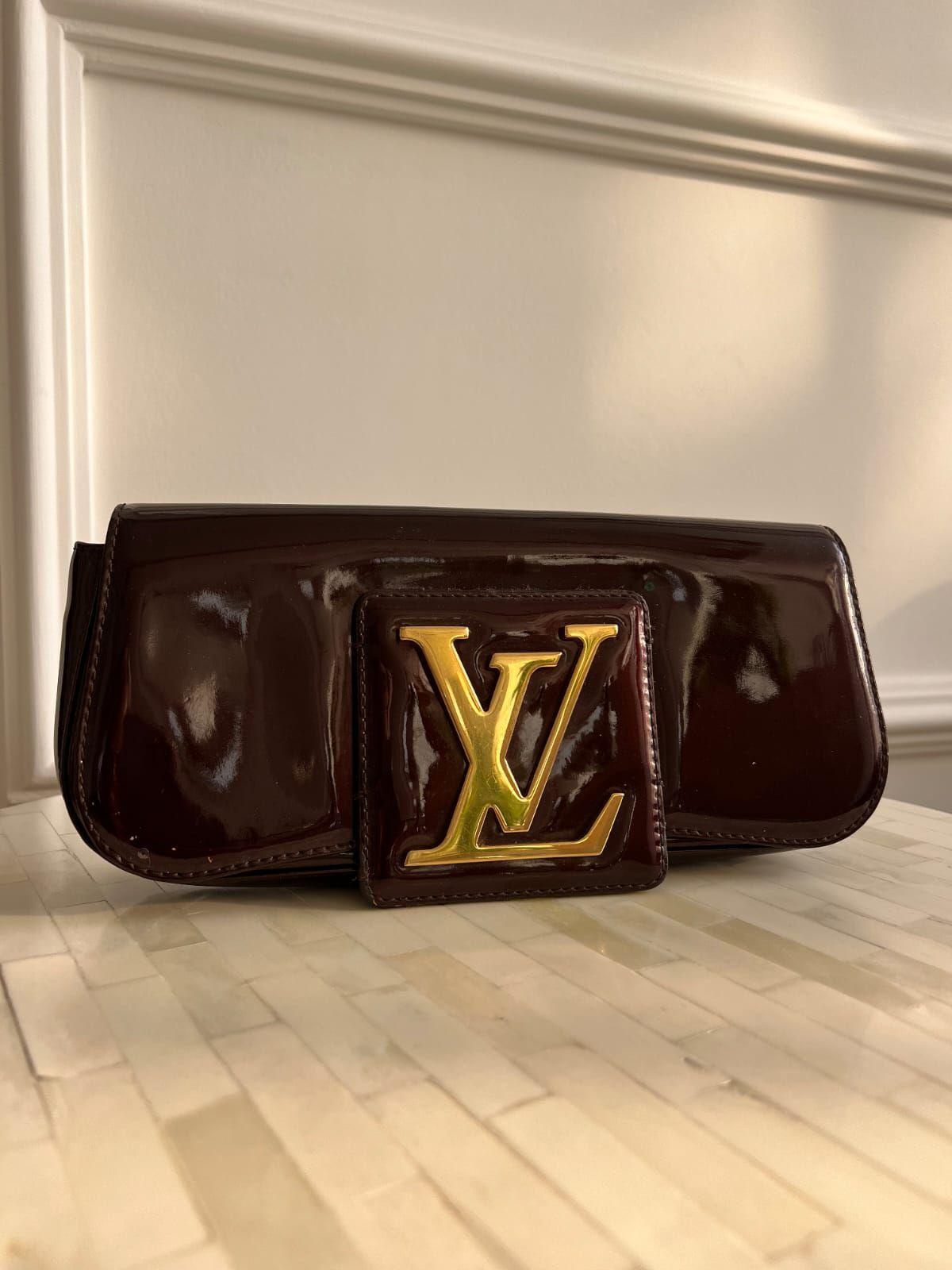 Louis vuitton Amarante Sobe Clutch in Vernis Leather thumbnail 2