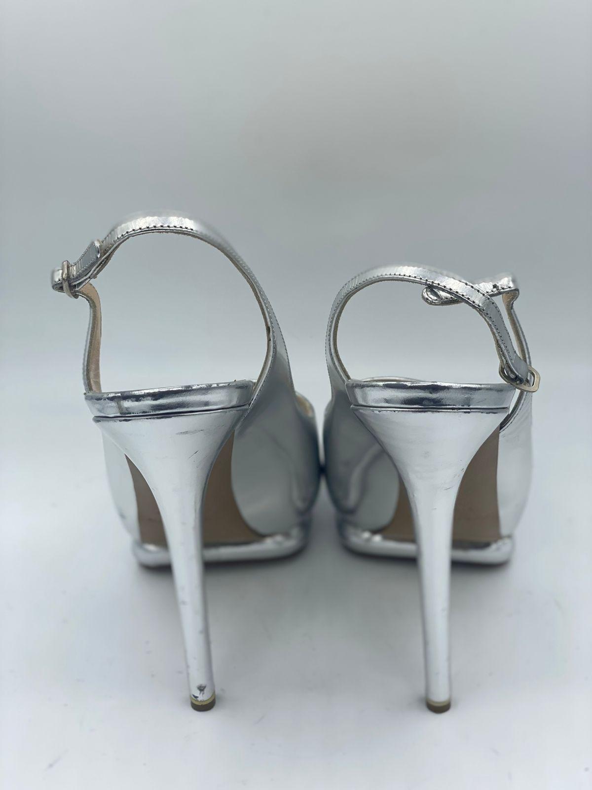 Nicholas Kirkwood
Nicholas Kirkwood Silver Glossy Leather Peep Toe Slingback Sandals thumbnail 3
