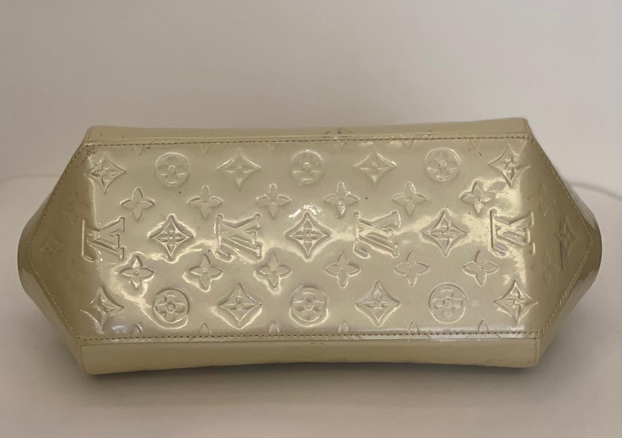 Louis Vuitton Blanc Corail Monogram Vernis Sherwood PM Bag thumbnail 4