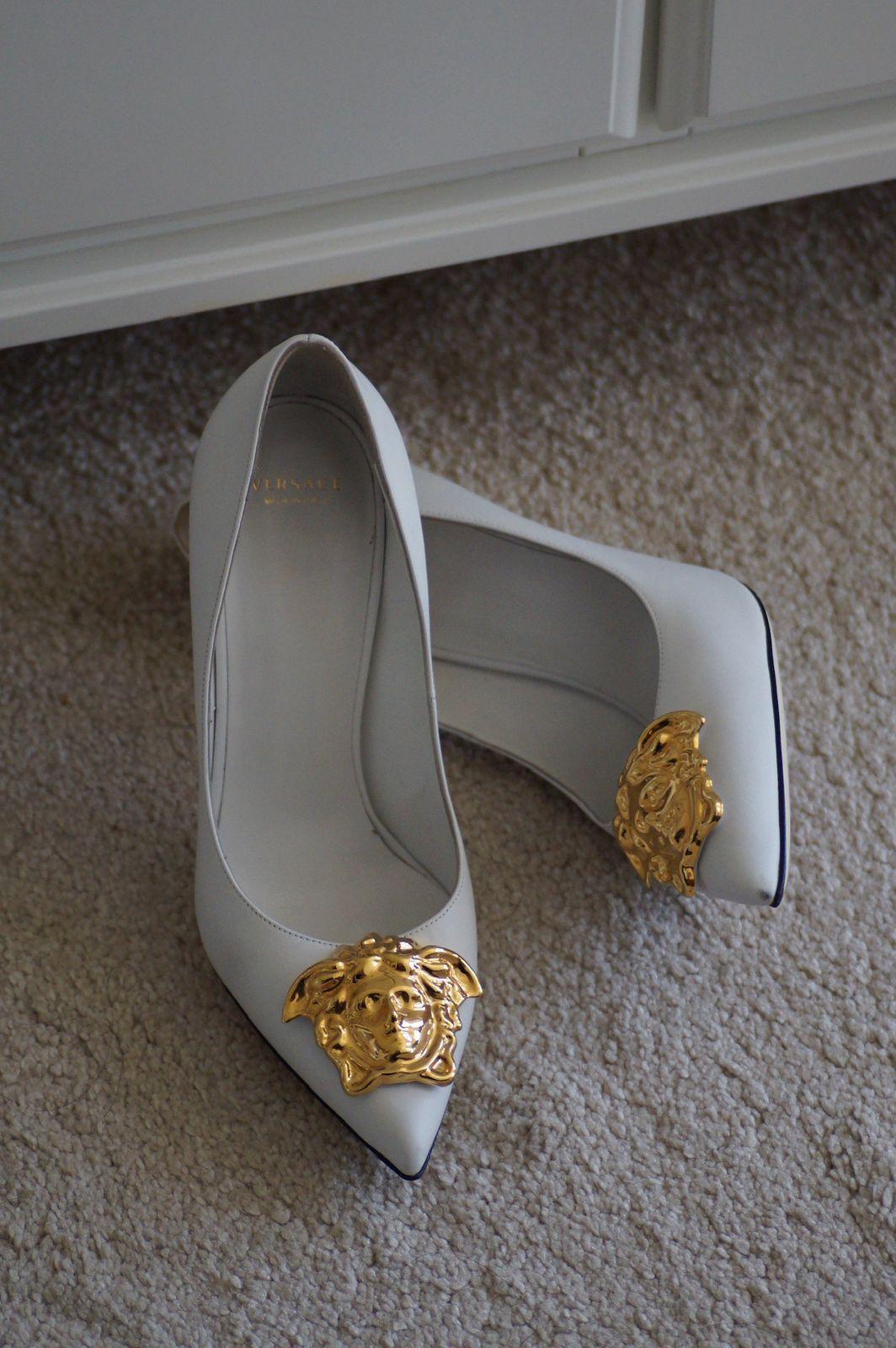 Versace Leather Palazzo Pointed Toe Pumps thumbnail 4