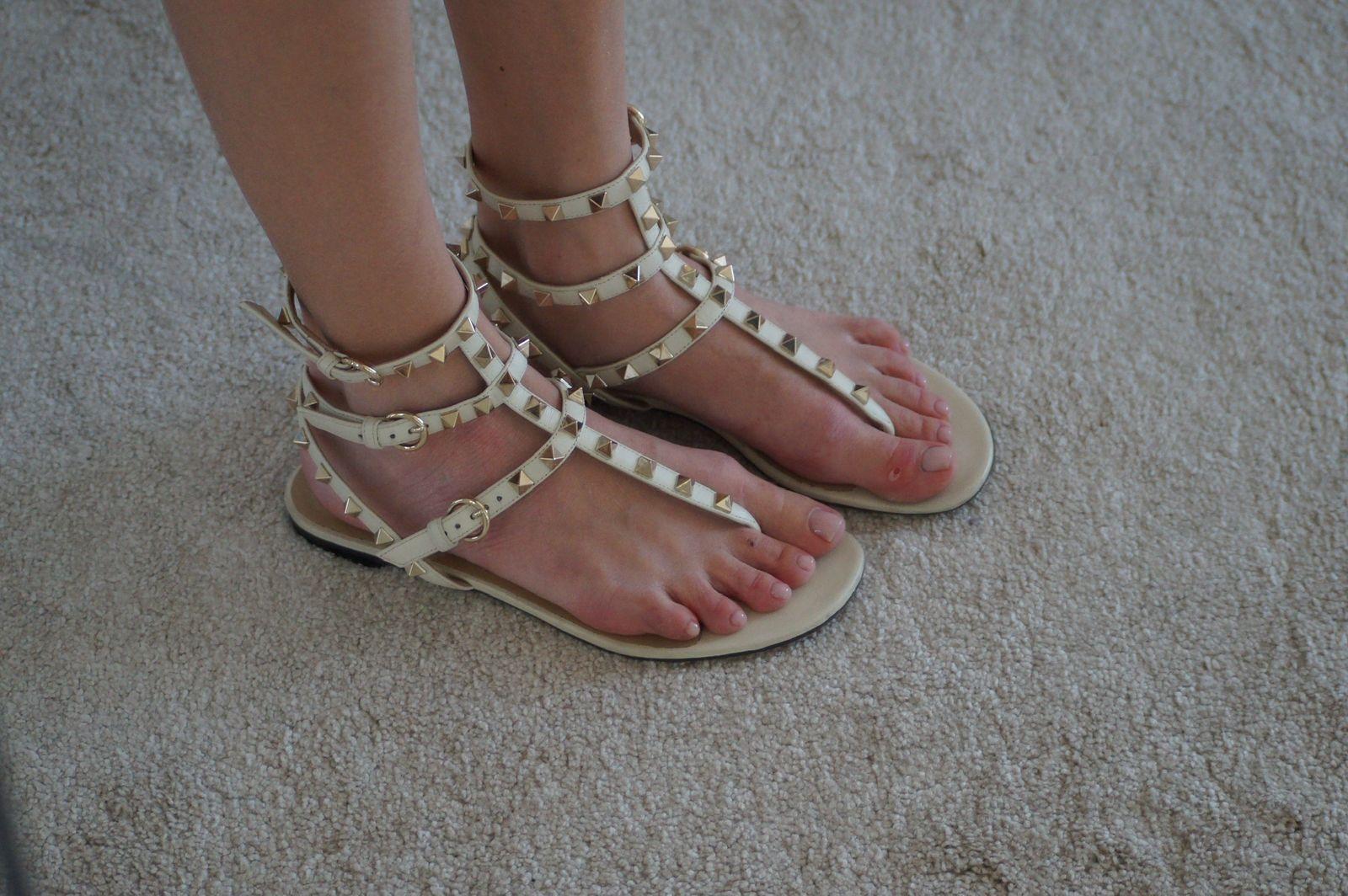 Valentino
White Leather Thong Rockstud Sandals thumbnail 3
