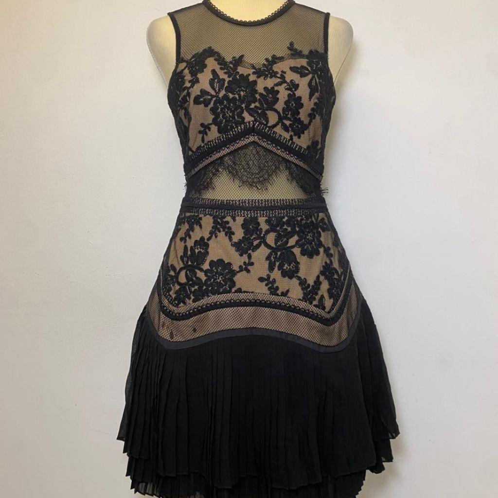 Three Floor
Pleated Lace Dress