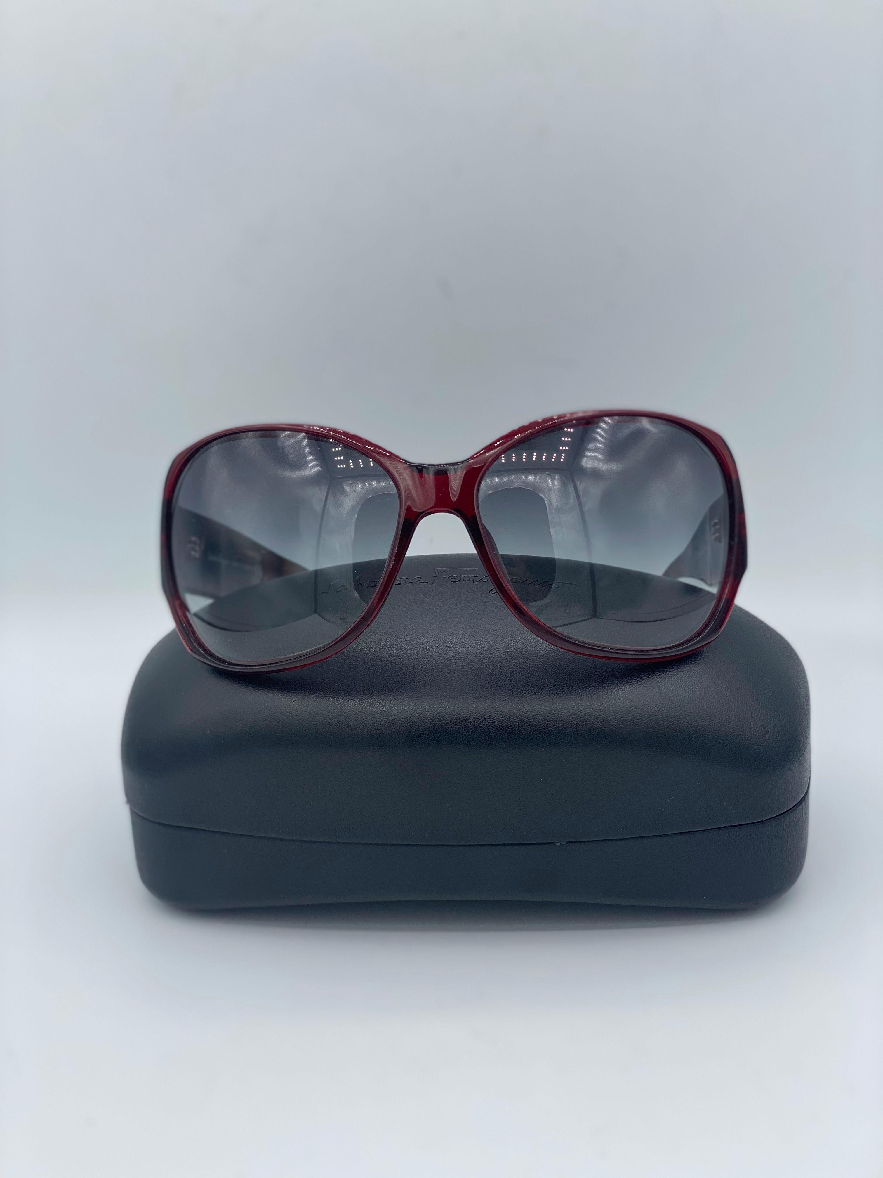 Salvatore Ferragamo sunglasses thumbnail 3