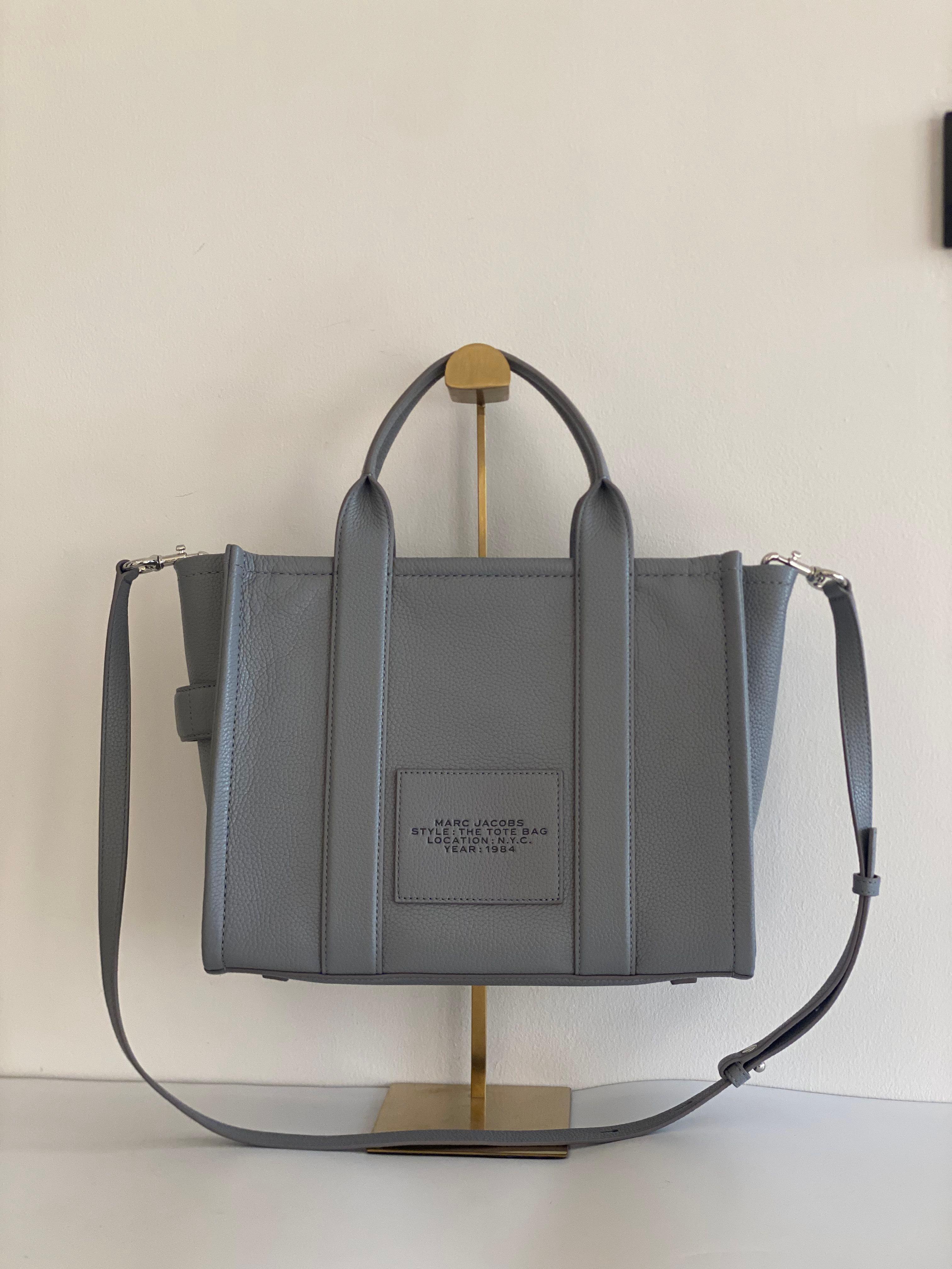 Marc Jacobs
The Medium Tote bag thumbnail 2