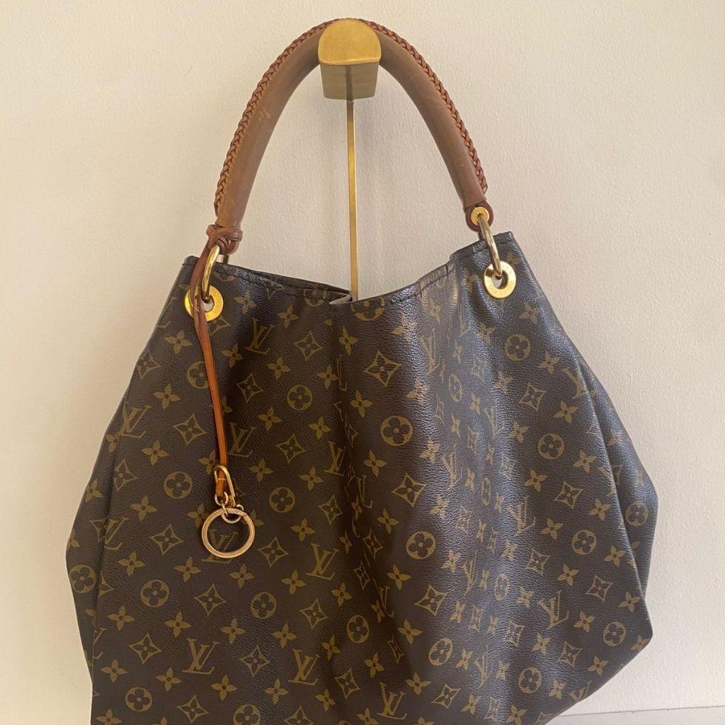 Louis Vuitton artsy MM Hobo Bag