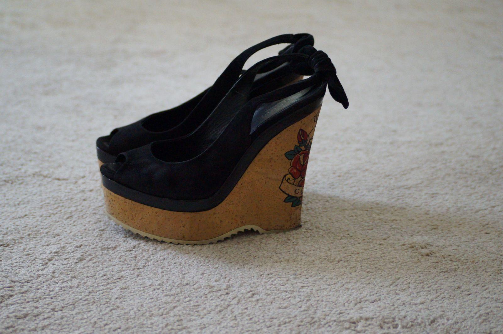 Gucci Tattoo Heart Wedge Sandals Suede Cork Platform Heels thumbnail 3