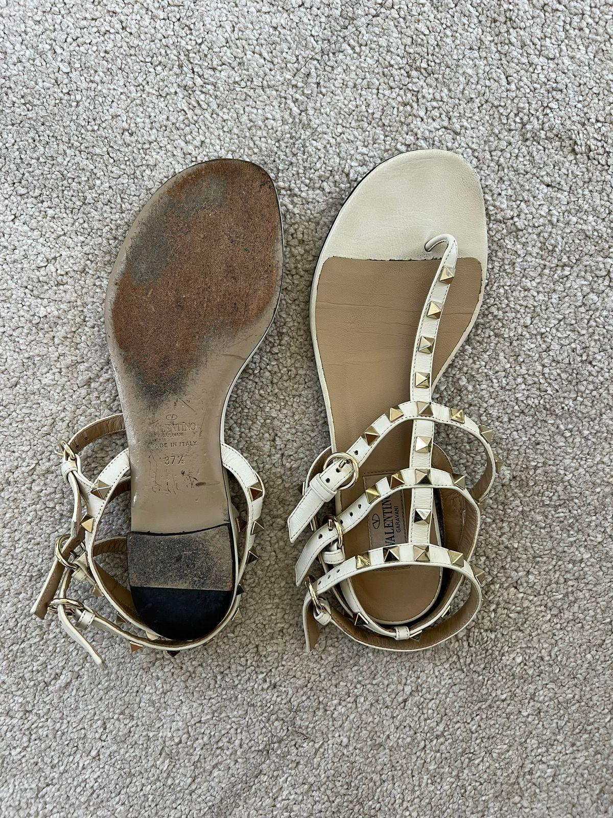 Valentino
White Leather Thong Rockstud Sandals thumbnail 4